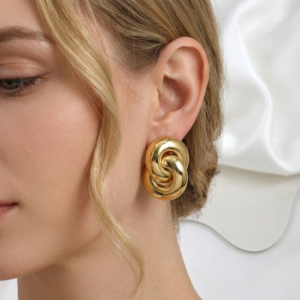 Looped Grace gold interlock stud earrings stainless steel