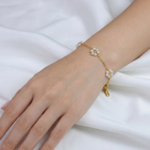 Blossom Pearl 18k gold ion plated 304 stainless steel bracelet with imitation pearl flowers itBlinx
